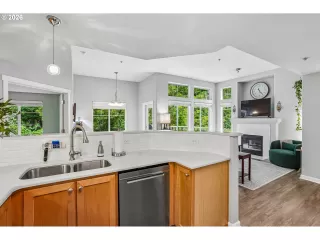 Photo #5: 540966337 Listing