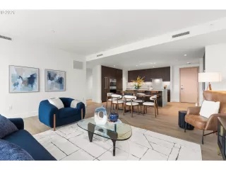 Photo #5: 541159957 Listing