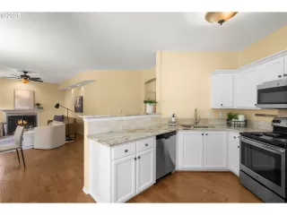 Photo #4: 542696478 Listing