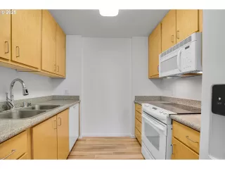 Photo #4: 546267280 Listing