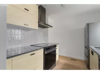 Photo #5: 546336929 Listing 