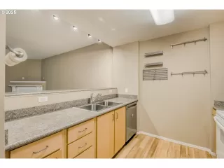 Photo #4: 547562867 Listing