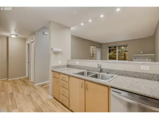 Photo #5: 547562867 Listing