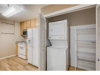 Photo #6: 547562867 Listing