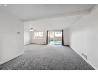 Photo #2: 547590249 Listing