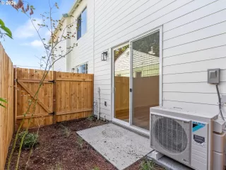 Photo #2: 549259381 Listing