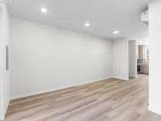 Photo #3: 549259381 Listing