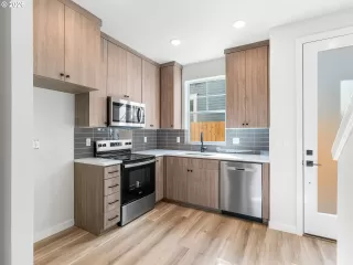 Photo #6: 549259381 Listing