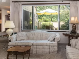 Photo #5: 549318582 Listing 