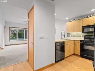 Photo #4: 549592866 Listing