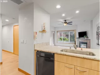 Photo #5: 549592866 Listing