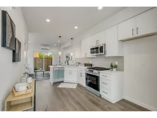 Photo #1: 549673292 Listing