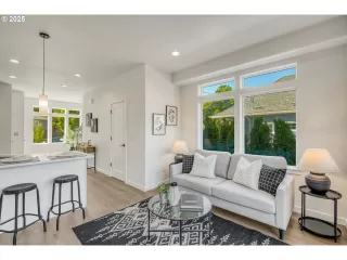 Photo #5: 549673292 Listing