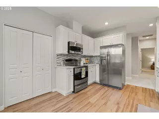 Photo #6: 550319159 Listing