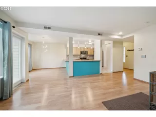 Photo #2: 550443285 Listing