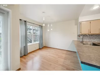 Photo #4: 550443285 Listing