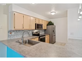 Photo #5: 550443285 Listing