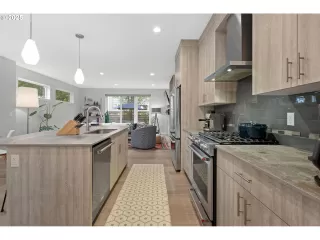 Photo #1: 551984337 Listing