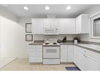 Photo #4: 552125975 Listing 