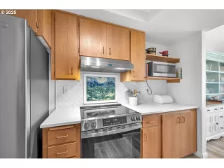 Photo #3: 552817765 Listing 