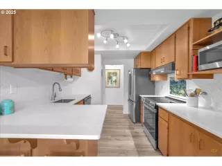 Photo #5: 552817765 Listing 