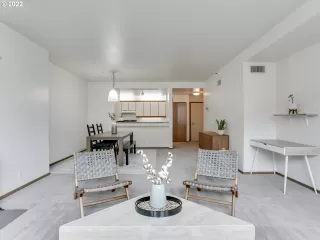 Photo #5: 553228013 Listing 