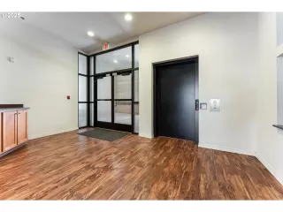 Photo #4: 554695597 Listing