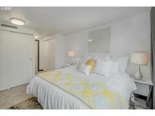 Photo #5: 555344026 Listing