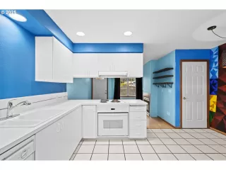 Photo #6: 555372985 Listing 