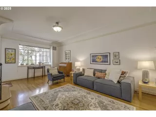 Photo #6: 555822353 Listing