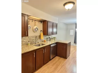 Photo #5: 555900704 Listing