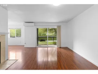 Photo #3: 556329155 Listing