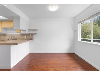 Photo #4: 556329155 Listing