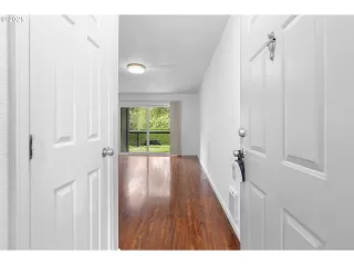 Photo #5: 556329155 Listing