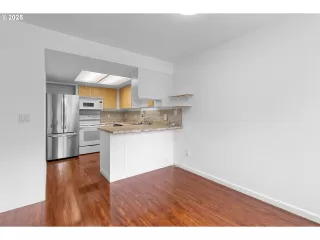 Photo #6: 556329155 Listing