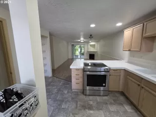 Photo #5: 556683815 Listing 