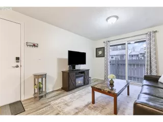 Photo #5: 557001421 Listing