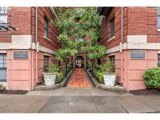 Photo #2: 557042523 Listing