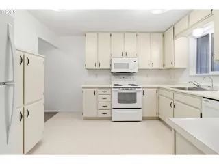 Photo #2: 557297053 Listing