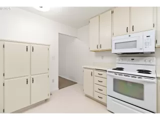 Photo #6: 557297053 Listing