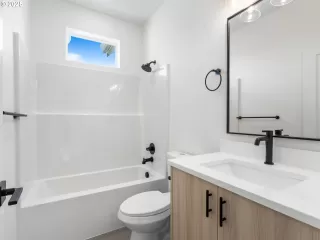 Photo #3: 557306585 Listing