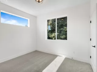 Photo #4: 557306585 Listing