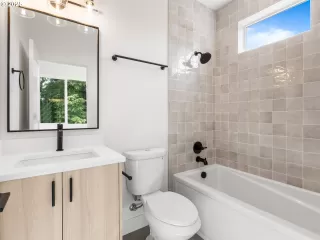 Photo #5: 557306585 Listing