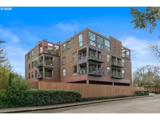 More Details about MLS # 557468517 : 100 LEONARD ST 3-2