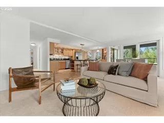 Photo #3: 557468517 Listing