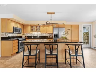 Photo #6: 557468517 Listing