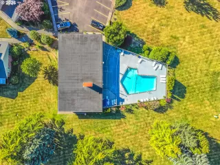 Photo #5: 560182926 Listing