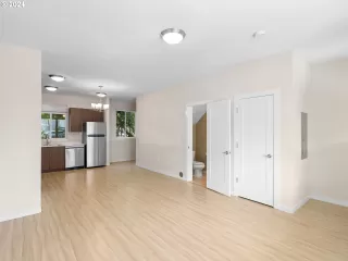 Photo #6: 560695812 Listing