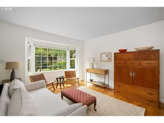 Photo #4: 561176354 Listing