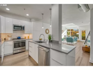 Photo #1: 561306272 Listing